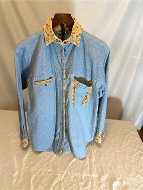Vintage Woman’s Gitano Light Blue Denim Shirt with Floral Corduroy Trim (01)